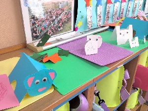 図工　１年生「おって たてたら」　