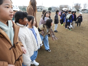 ２月１２日　２・６年あいさつ運動