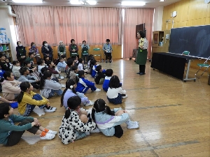 ２月１７日　１・２年生　お話会
