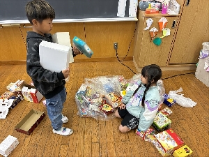 図工　１年生「たいせつボックス」