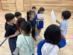 ２年生「学校案内」１年生「学校探検」