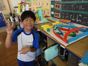 図工　４年生「コロコロガーレ」