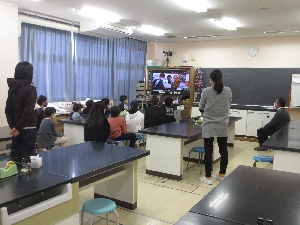 図書委員会弓馬田小とのオンラインミーティング