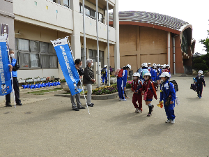 あいさつ運動～民生委員さんにお世話になりました