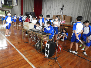 運動会準備～体育館での準備