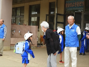 民生委員さんとのあいさつ声かけ運動