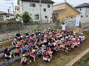 １・２年生　「さつまいもうえ」