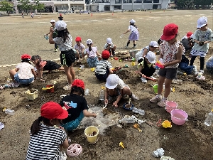 図工　１年生「すなや つちと なかよし」　