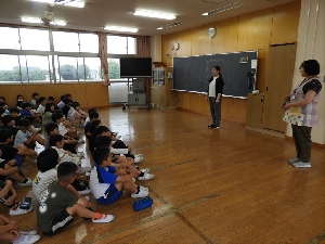 ３年生　スクールカウンセラーの先生との授業