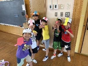 図工　２年生「わっかで へんしん」　