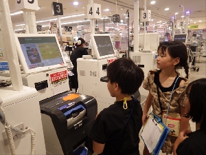 スーパーマーケット見学（３年生）