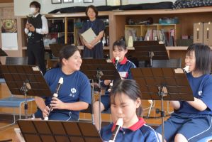 小学校の先生方による授業参観