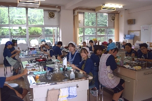 1年生　家庭科　調理実習（1年１組）