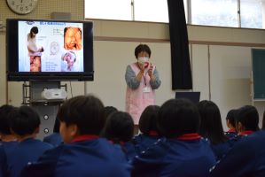 1年　思春期講座が行われました