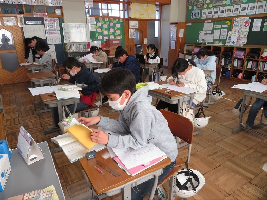 辞書を活用しながら学習