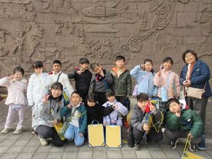 １・２年生校外学習～ベルフォーレ・岩井図書館・ミュージアムパーク～