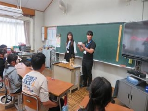 歯磨き大会（5年）・租税教室（６年）を行いました。