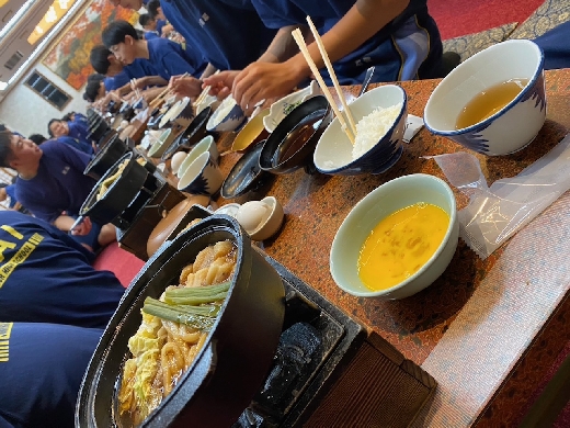 夕食メニュー・・・すき焼き＆うどん。おいしー！