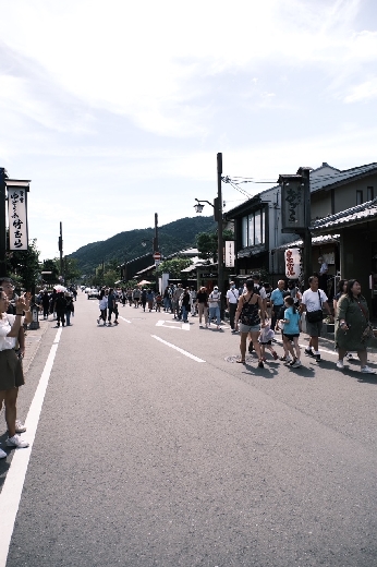 嵐山で昼食をとり、次は東寺に向かいます。