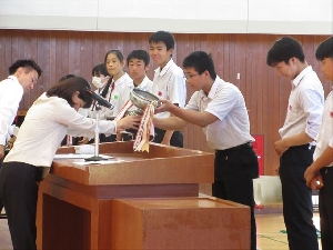 立派な態度で表彰されました