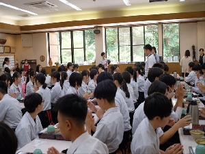 奈良公園到着。まずは腹ごしらえです。