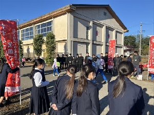 「いばらき教育の日」に小中連携あいさつ運動が行われました