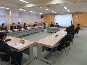 校則見直し委員会が開催されました