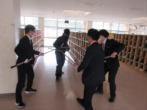 不審者侵入を想定した避難訓練を行いました