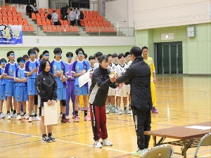 春の中学生選手権大会代表決定戦で岩井ハンドボールクラブ優勝しました