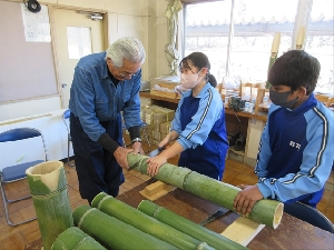 １年生「ものづくり体験教室」が行われました