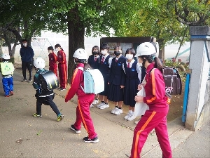 １１／２　小中連携あいさつ運動を行いました