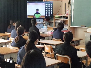 １２／２３　表彰式及び２学期終業式を行いました　②