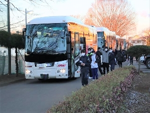 １／２５　スキー・スノーボード体験宿泊学習（１年生）がスタートしました