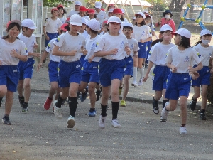 「走ろう大会」の練習が始まりました‼