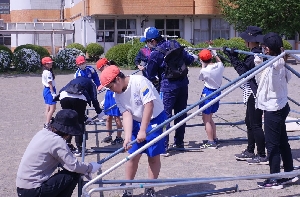 運動会に向け、親子奉仕作業を行いました