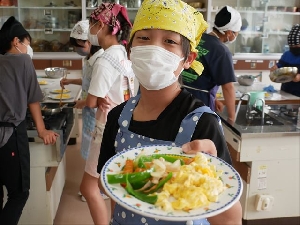 自分で作った料理はおいしいね！～６年生調理実習～