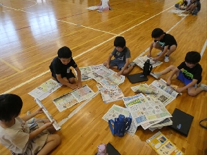 新聞であそぼう（2年生図工）
