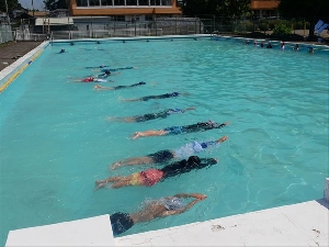 水泳学習（４年生）