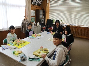 校長先生との会食（6年生）