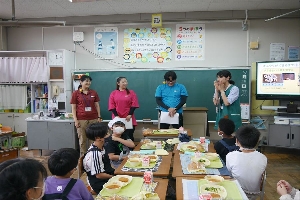 農業大学校で作ったキュウリをいただきました