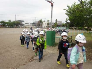 ４月２８日（木）１・２学年「歩く会」