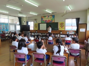 きれいな音色で吹ふきたいね。リコーダー講習会（３年）