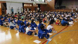 学級委員認証式・体力向上集会・連休の過ごし方（全校集会）