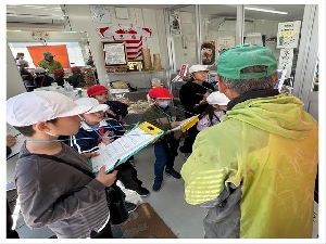 11/12   　2年生活科「まち探検」