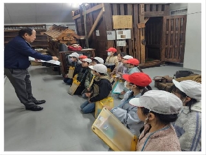 1/28     ３年「ふるさと博物館」見学