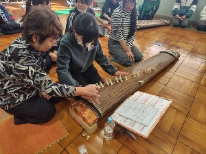 1/29   　６年音楽科「琴」