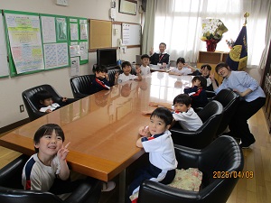 4/8　１年生　校長室訪問