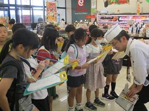 ９/１８　３年生　スーパーマーケット見学