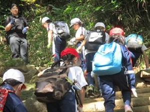 １０/２３　３年生　遠足（筑波山）
