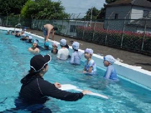 ６月２４日（金）　５、６年生水泳学習